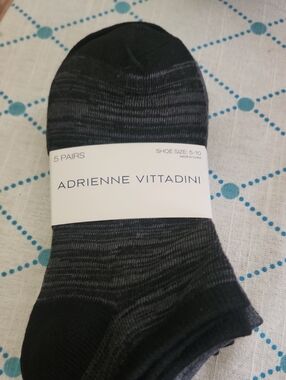 Adrienne Vittadini Low-Cut Socks in Black and Heather Gray